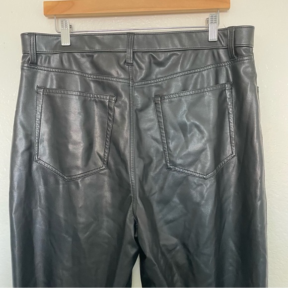 Abercrombie & Fitch The 90s Straight Ultra High Rise Black Faux Leather Pants 16 - Picture 7 of 16